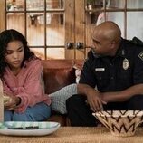 Michael Beach y Mia Isaac en 'Ella nunca lo haría' de 'La pareja perfecta'