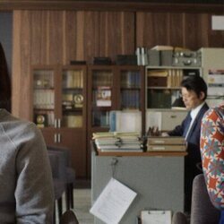 Imagen de Rashida Jones y Annie the Clumsy en 'Manju de Kioto, una delicia' de 'Sunny'