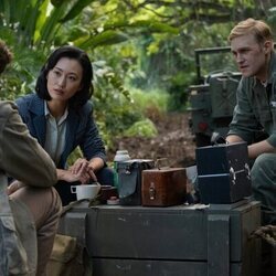 Wyatt Russell y Mari Yamamoto en 'Partida' de 'Monarch: Legacy of Monsters'