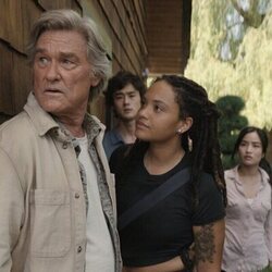 Kiersey Clemons y Kurt Russell en 'Secretos y mentiras' de 'Monarch: Legacy of Monsters'