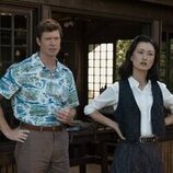 Anders Holm y Mari Yamamoto en 'Milagros aterradores' de 'Monarch: Legacy of Monsters'