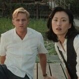 Wyatt Russell y Mari Yamamoto en 'Milagros aterradores' de 'Monarch: El legado de los monstruos'