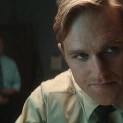 Wyatt Russell en 'Derecho de nacimiento' de 'Monarch: El legado de los monstruos'