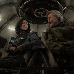 Kurt Russell y Mari Yamamoto en 'Más allá de la lógica' de 'Monarch: Legacy of Monsters'