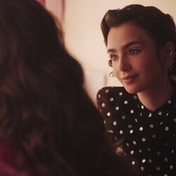 Lily Collins en el 4x08 de 'Emily in Paris'