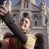 Lily Collins en 'Escapada romana' de 'Emily en París'