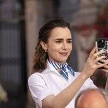 Lily Collins en el 'Todos los caminos conducen a Roma' de 'Emily in Paris'