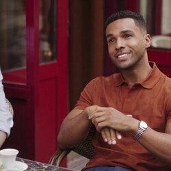 Lucien Laviscount en 'Todos los caminos conducen a Roma' de 'Emily en París'