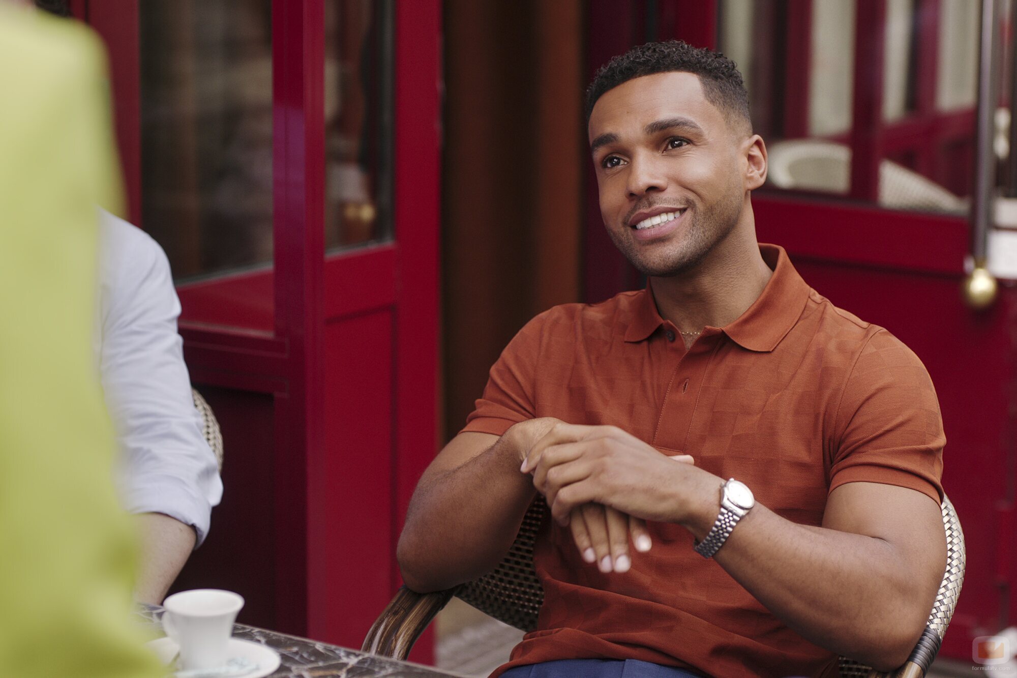 Lucien Laviscount en 'Todos los caminos conducen a Roma' de 'Emily en París'