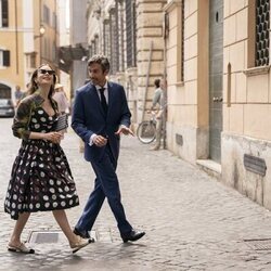 Still de Lily Collins en 'Todos los caminos conducen a Roma' de 'Emily en París'