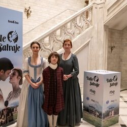 Emma Guilera, Iván Renedo y Mari Paz Sayago en la presentación de 'Valle Salvaje'