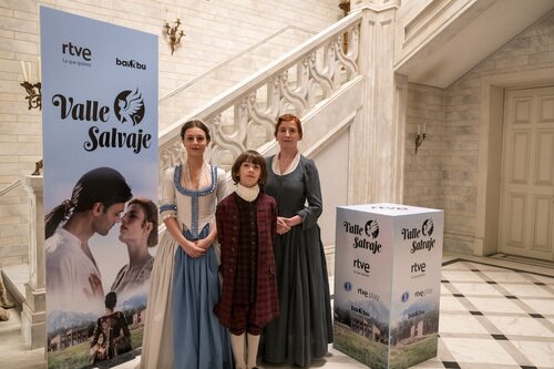 Emma Guilera, Iván Renedo y Mari Paz Sayago en la presentación de 'Valle Salvaje'