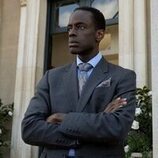 Ato Essandoh en el 1x01 de 'La diplomática'