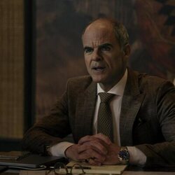 Michael Kelly en el 1x01 de 'The Penguin'