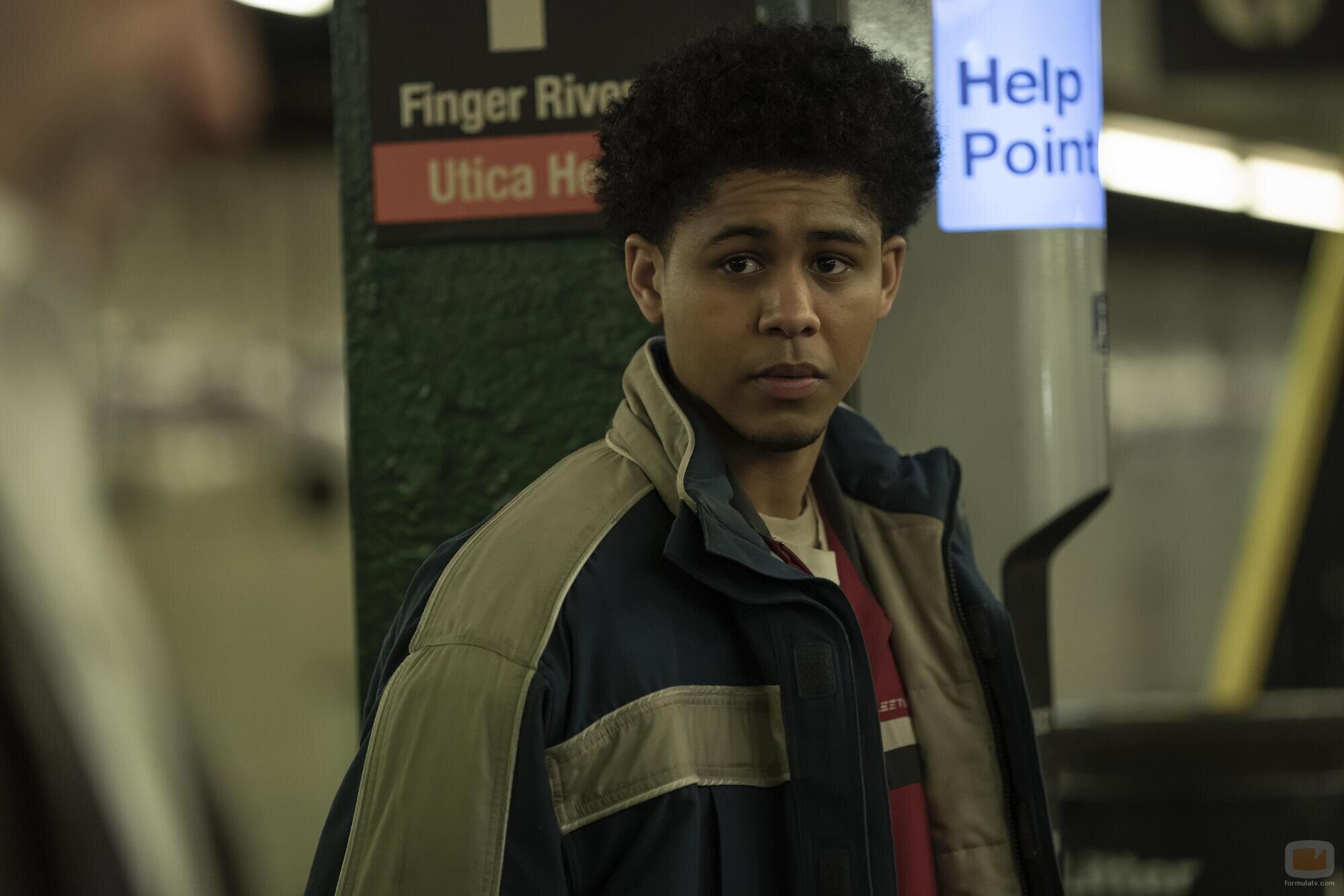 Rhenzy Feliz en el 1x01 de 'The Penguin'