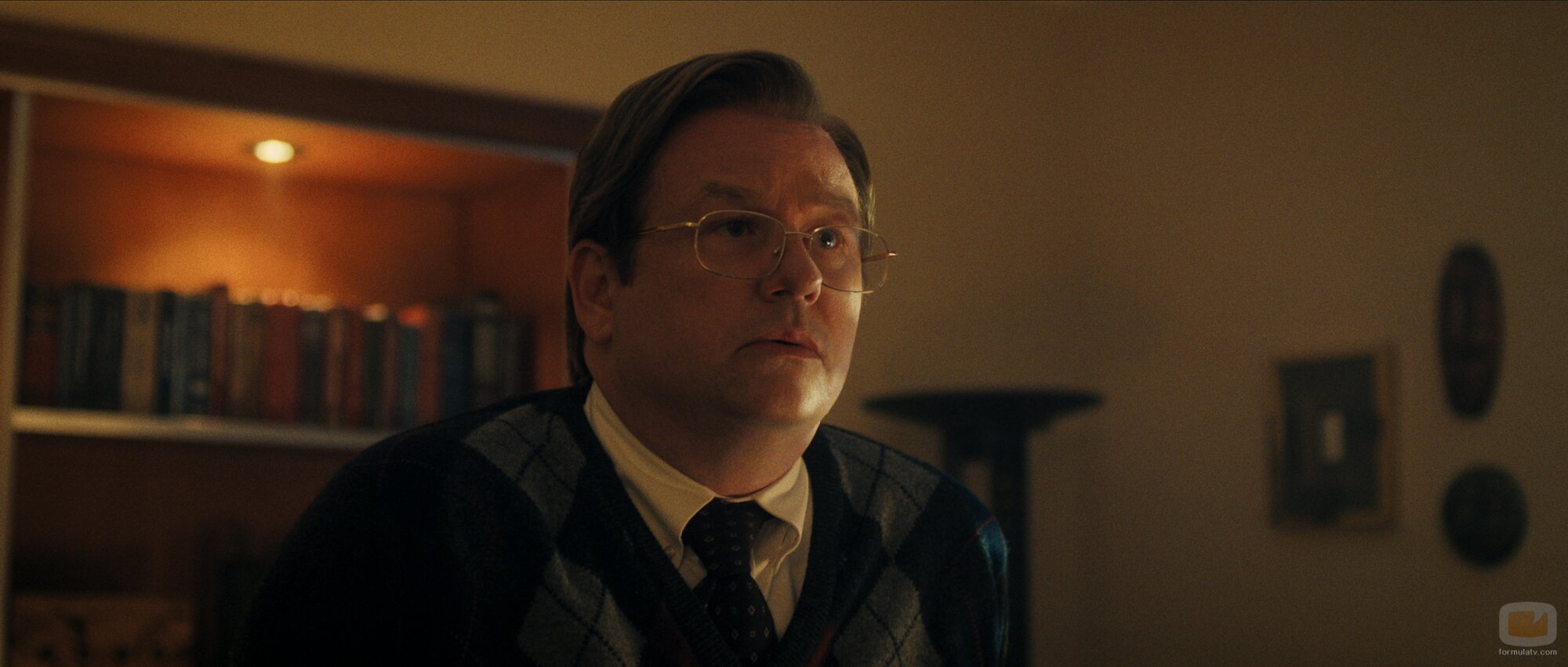 Dallas Roberts en el 2x01 de 'Monstruos'