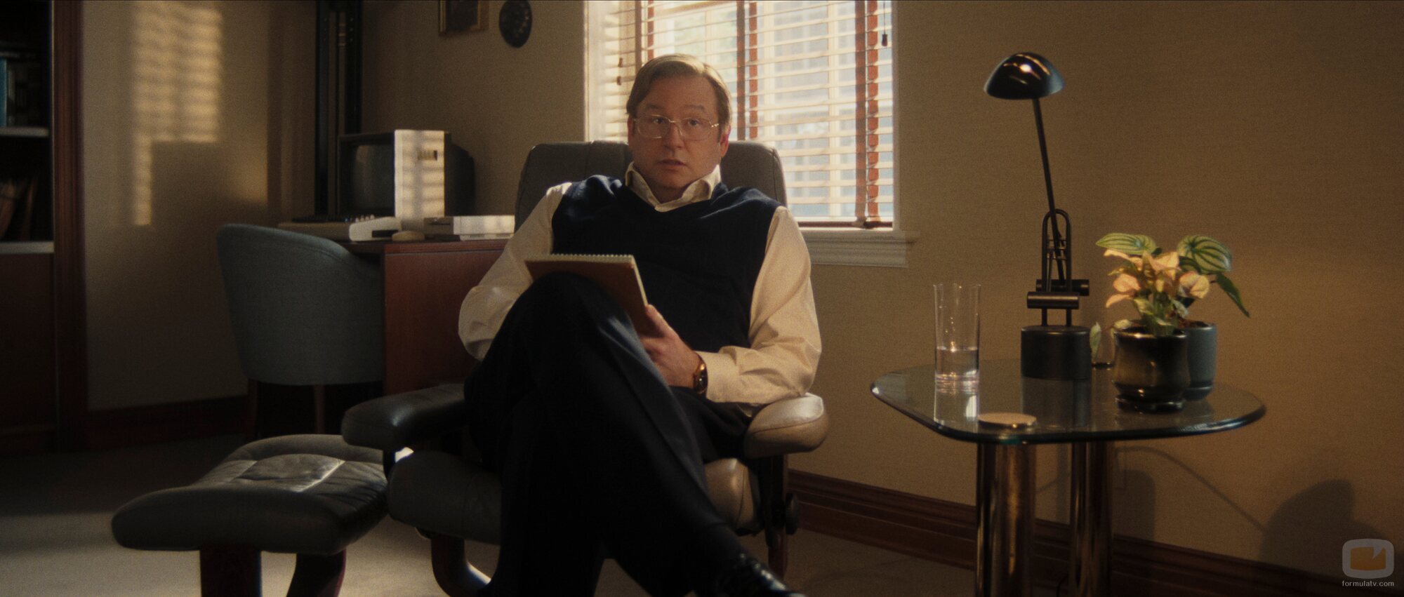 Dallas Roberts en el 2x02 de 'Monstruos'