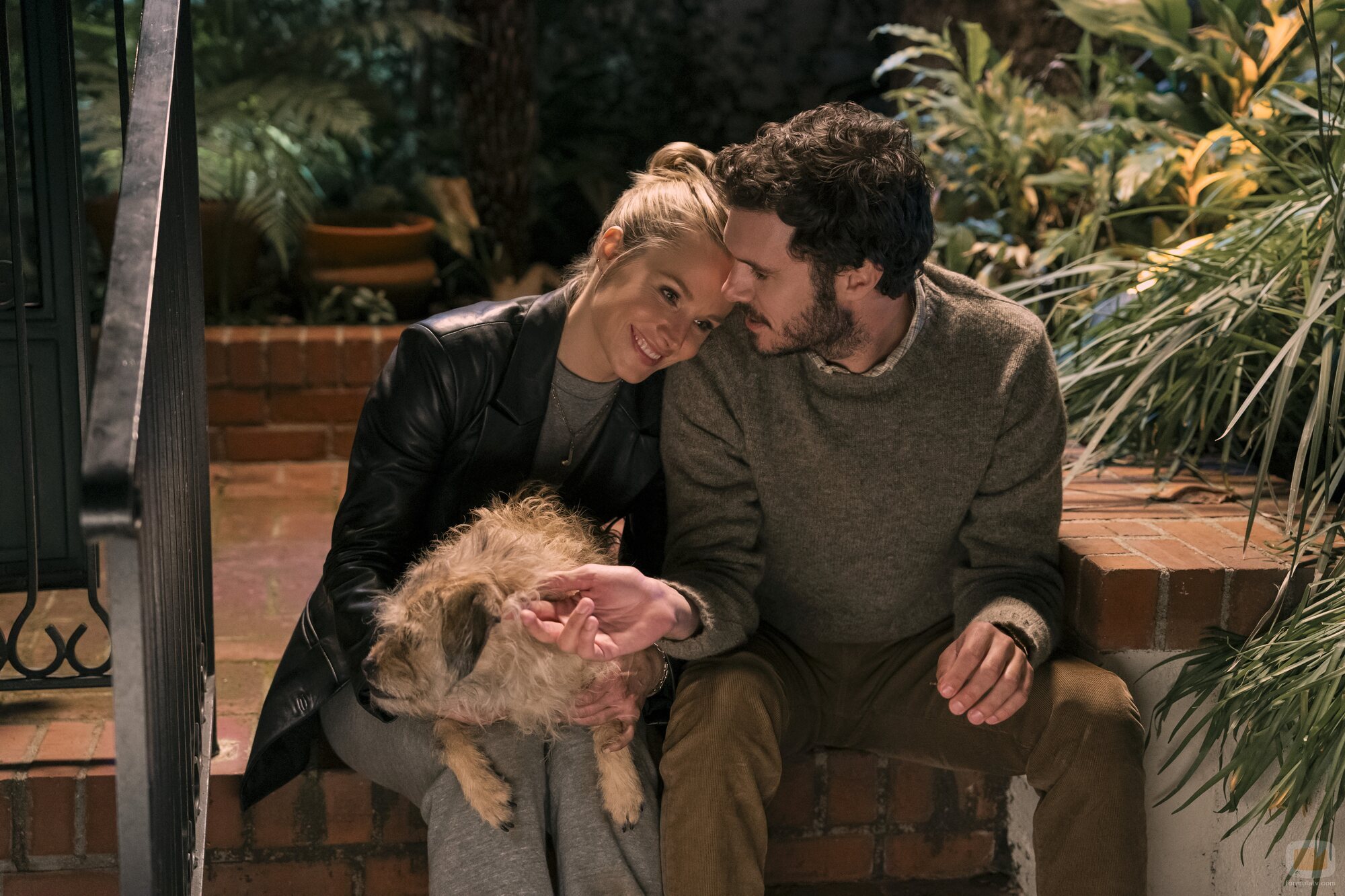 Adam Brody y Kristen Bell en el 1x03 de 'Nobody Wants This'