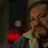 Joaquín Cosio en el 1x01 de 'Midnight Family'