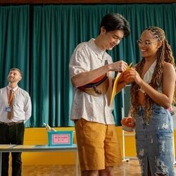 Yasmin Finney y William Gao en el 3x02 de 'Heartstopper'