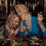 Hannah Waddingham y Juno Temple en 'Los lazos que nos unen' de 'Ted Lasso'