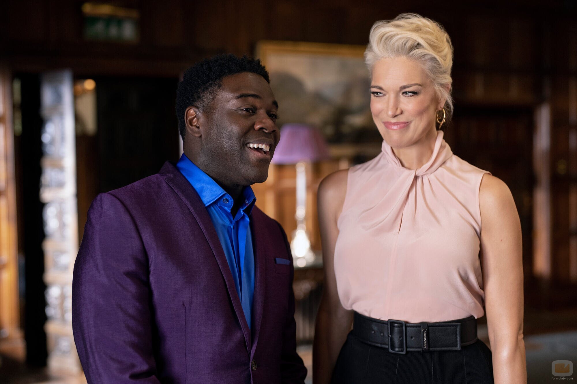 Sam Richardson y Hannah Waddingham en 'Los internacionales' de 'Ted Lasso'