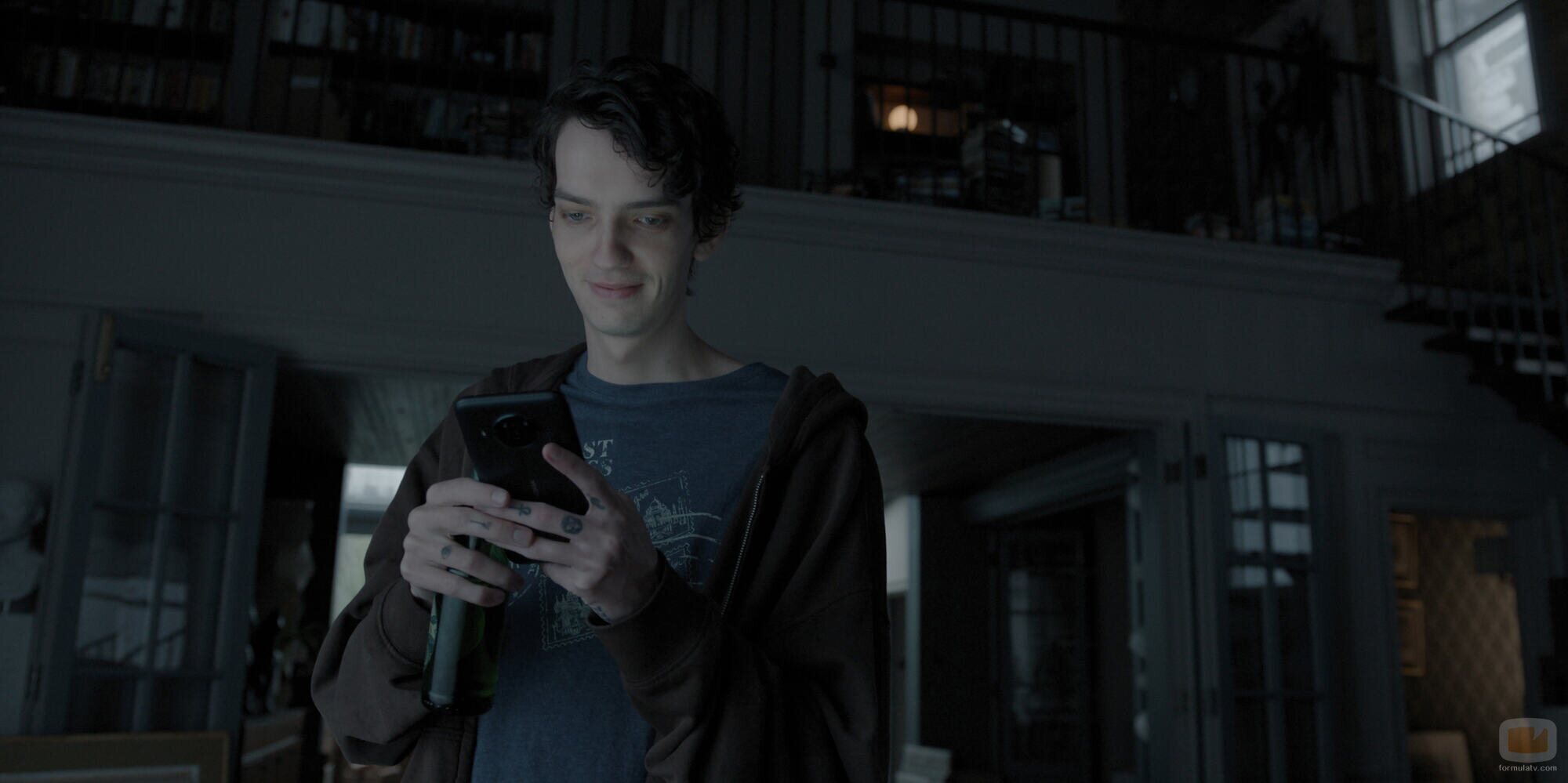 Imagen de Kodi Smit-McPhee en el 1x05 de 'Disclaimer'