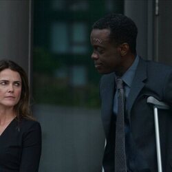 Keri Russell y Ato Essandoh en 'San Pablo' de 'La diplomática'