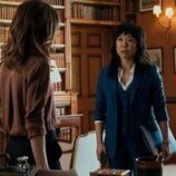 Keri Russell y Ali Ahn en el 2x03 de 'The Diplomat'