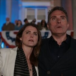 Keri Russell y Rufus Sewell en el 2x03 de 'The Diplomat'