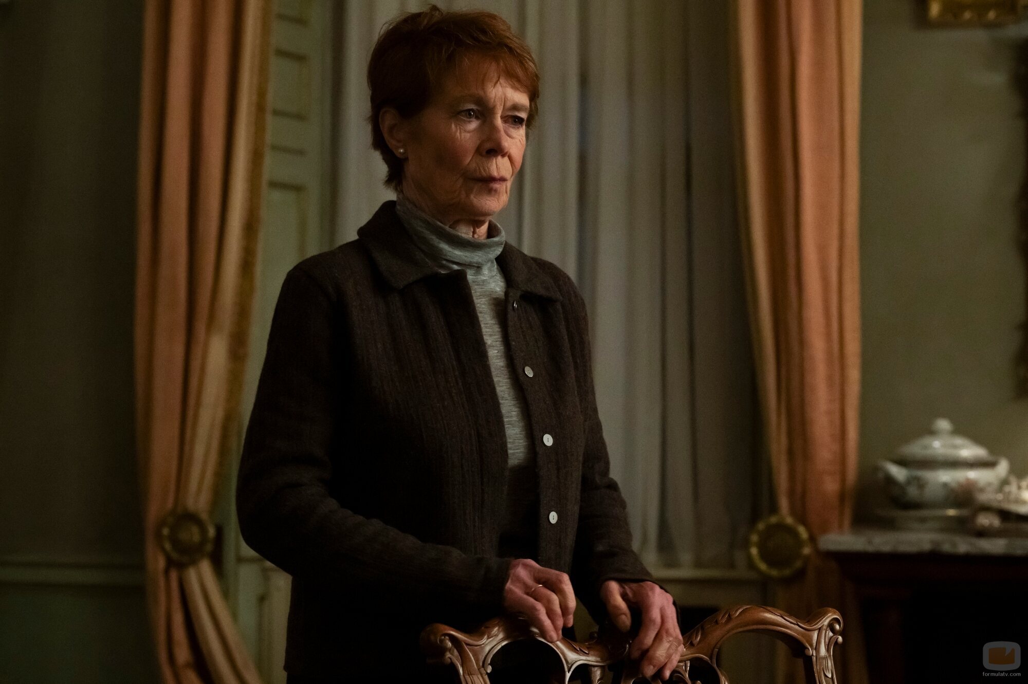 Celia Imrie en el 2x04 de 'The Diplomat'