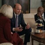 Rory Kinnear y David Gyasi en 'Nuestra Señora de la Inmaculada Decepción' de 'The Diplomat'