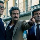 Roberto Enríquez y Isak Férriz en '¡Todo el mundo al suelo!' de 'Asalto al Banco Central'