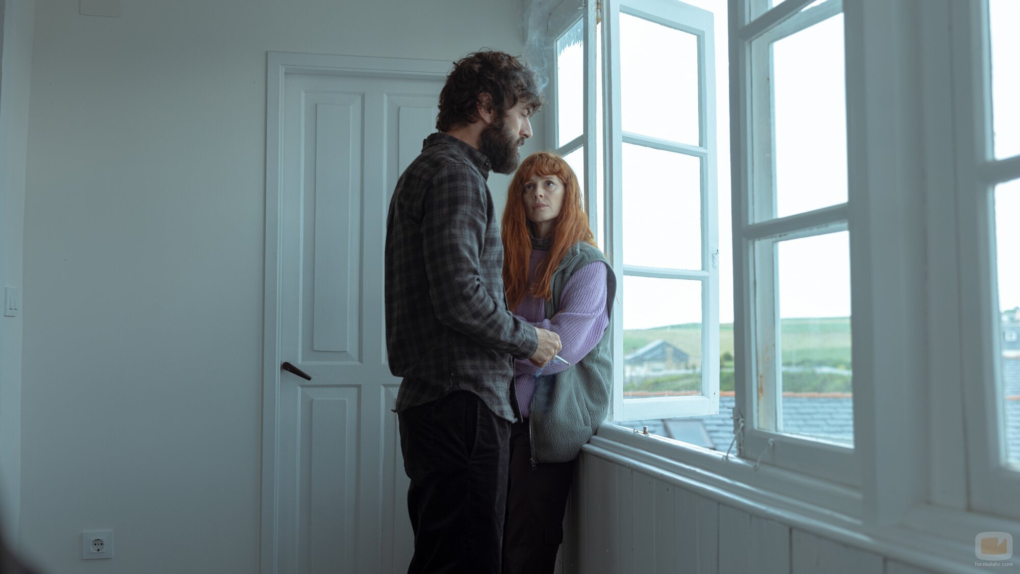 Ana Polvorosa y Javier Rey en el 1x02 de 'La última noche en Tremore Beach'