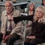 Sally Struthers en el 1x03 de 'A Man on the Inside'