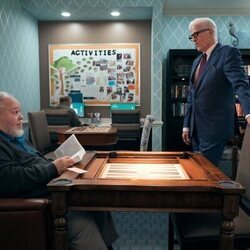 Ted Danson y Stephen McKinley Henderson en 'Emily siempre llama dos veces' de 'A Man on the Inside'