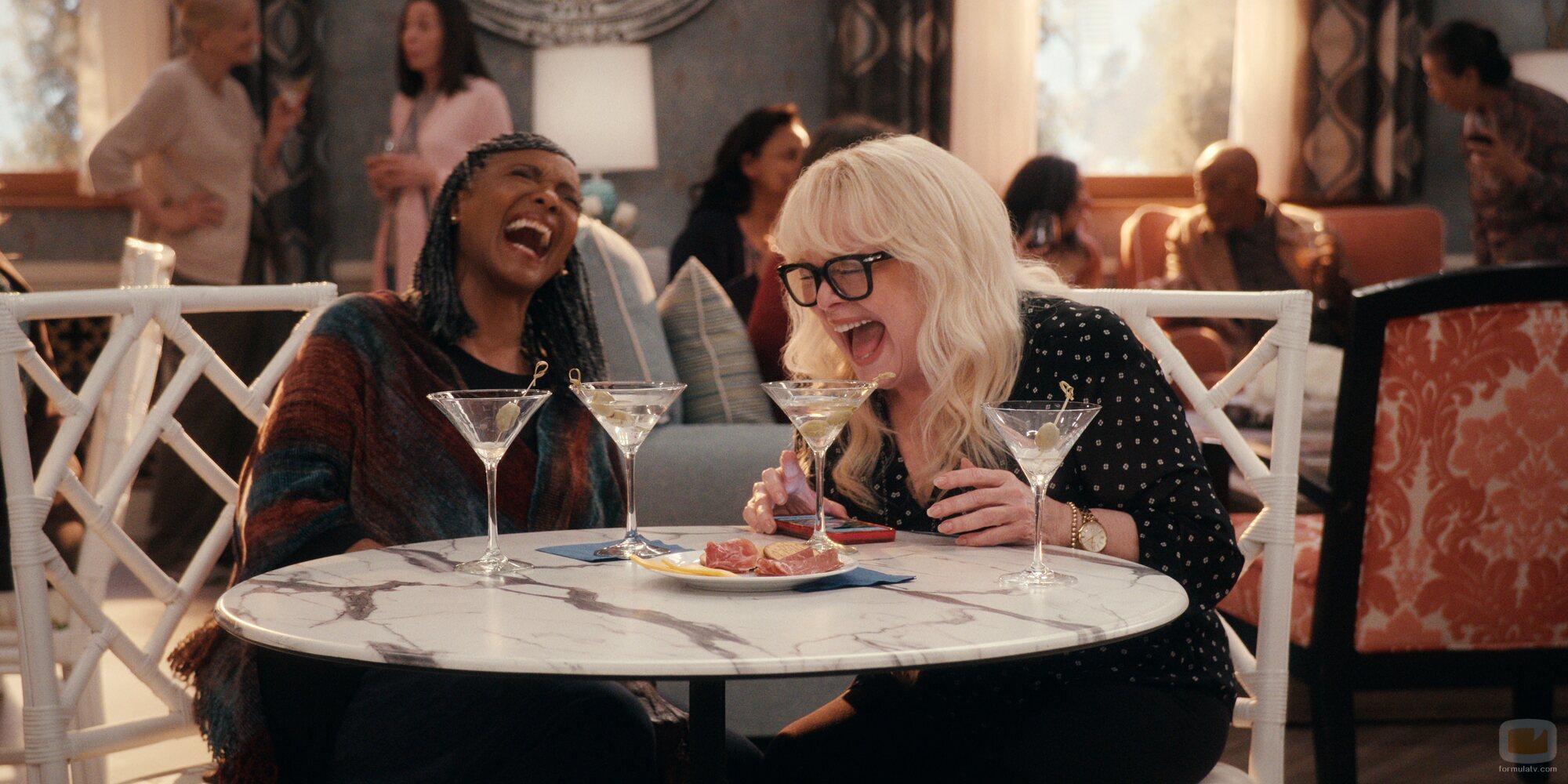 Margaret Avery y Sally Struthers en el 1x04 de 'A Man on the Inside'