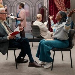 Ted Danson y Margaret Avery en el 1x04 de 'A Man on the Inside'