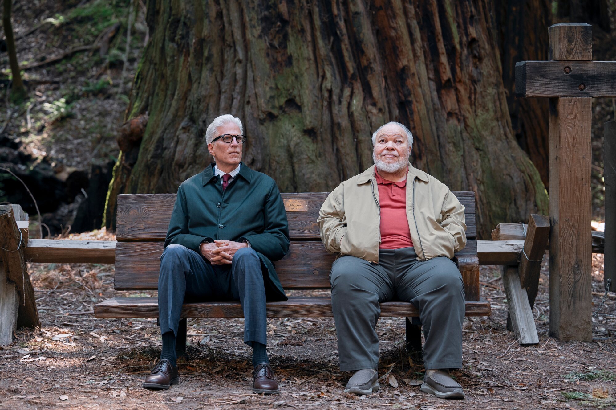 Ted Danson y Stephen McKinley Henderson en el 1x07 de 'Un hombre infiltrado'