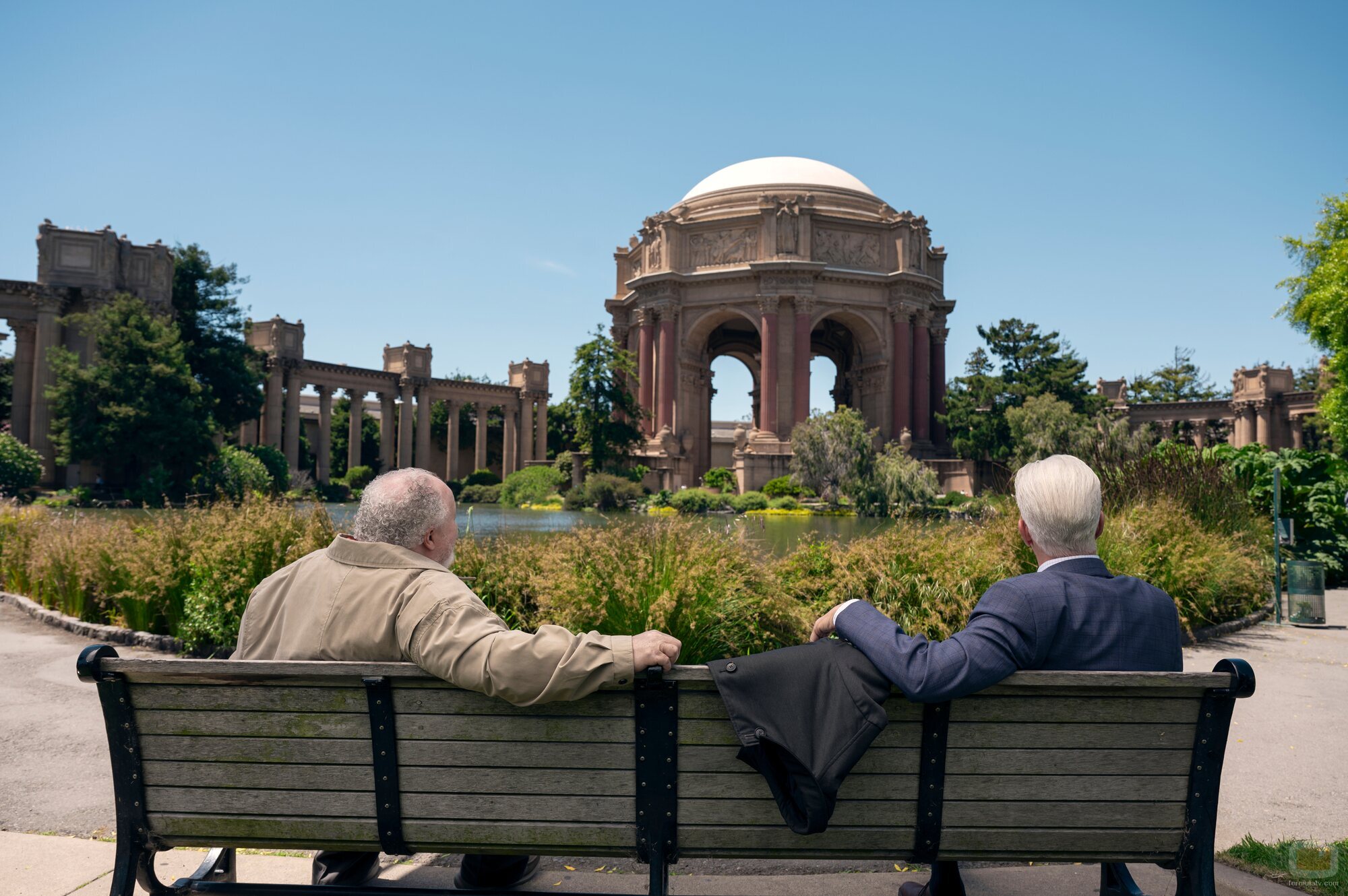 Still de Ted Danson y Stephen McKinley Henderson en el 1x07 de 'Un hombre infiltrado'