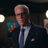 Imagen de Ted Danson en el 1x08 de 'A Man on the Inside'