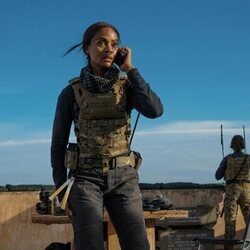 Zoe Saldana en el 1x01 de 'Special Ops: Lioness'