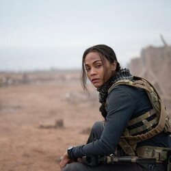 Escena de Zoe Saldana en el 1x01 de 'Special Ops: Lioness'