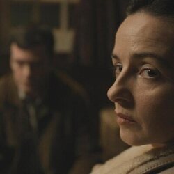 Laura Donnelly en el 1x07 de 'No digas nada'