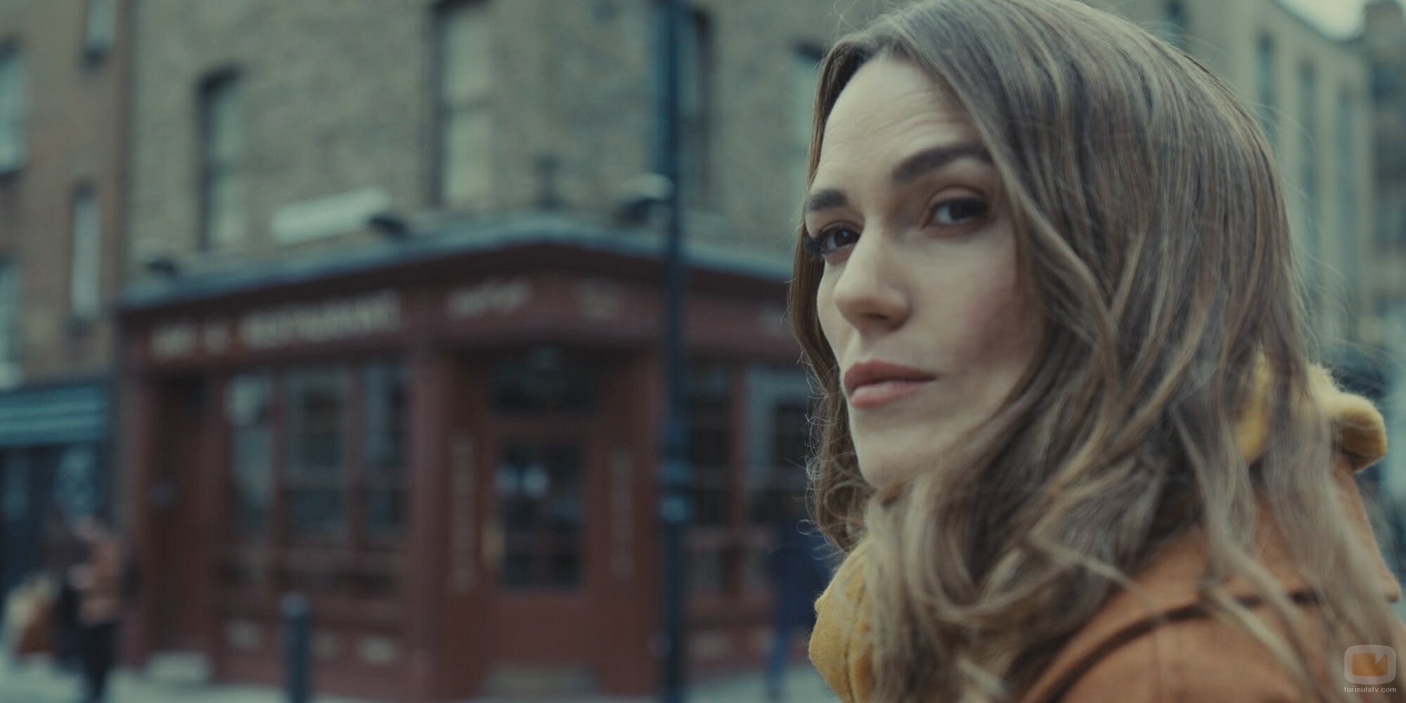 Keira Knightley en 1x01 titulado 'Por el amor' de 'Palomas negras'