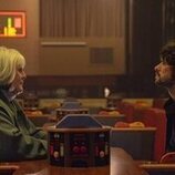 Sarah Lancashire y Ben Whishaw en el 1x03 de 'Palomas negras'