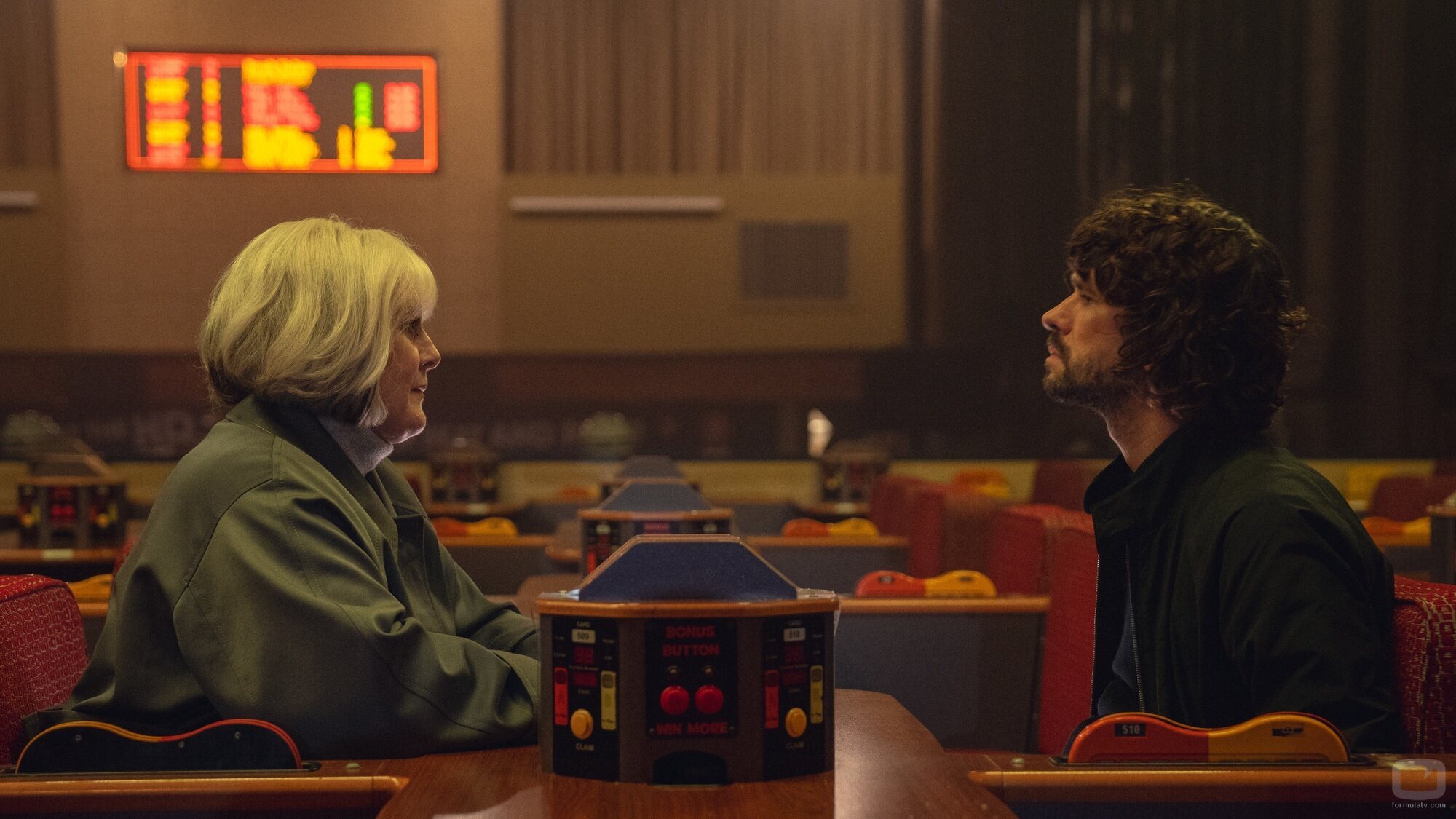 Sarah Lancashire y Ben Whishaw en el 1x03 de 'Palomas negras'