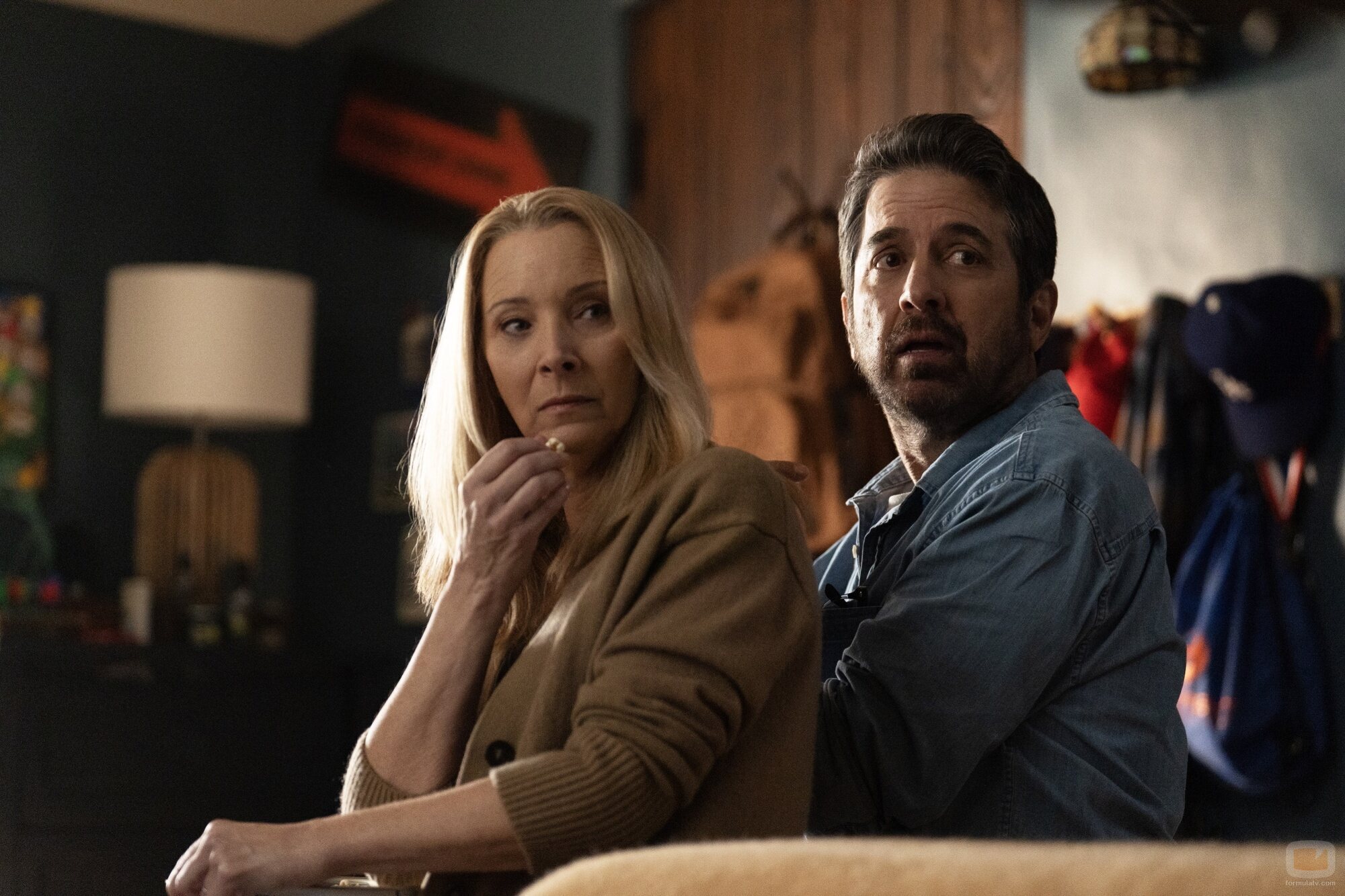 Lisa Kudrow y Ray Romano en 'Pilot' de 'Fachadas'