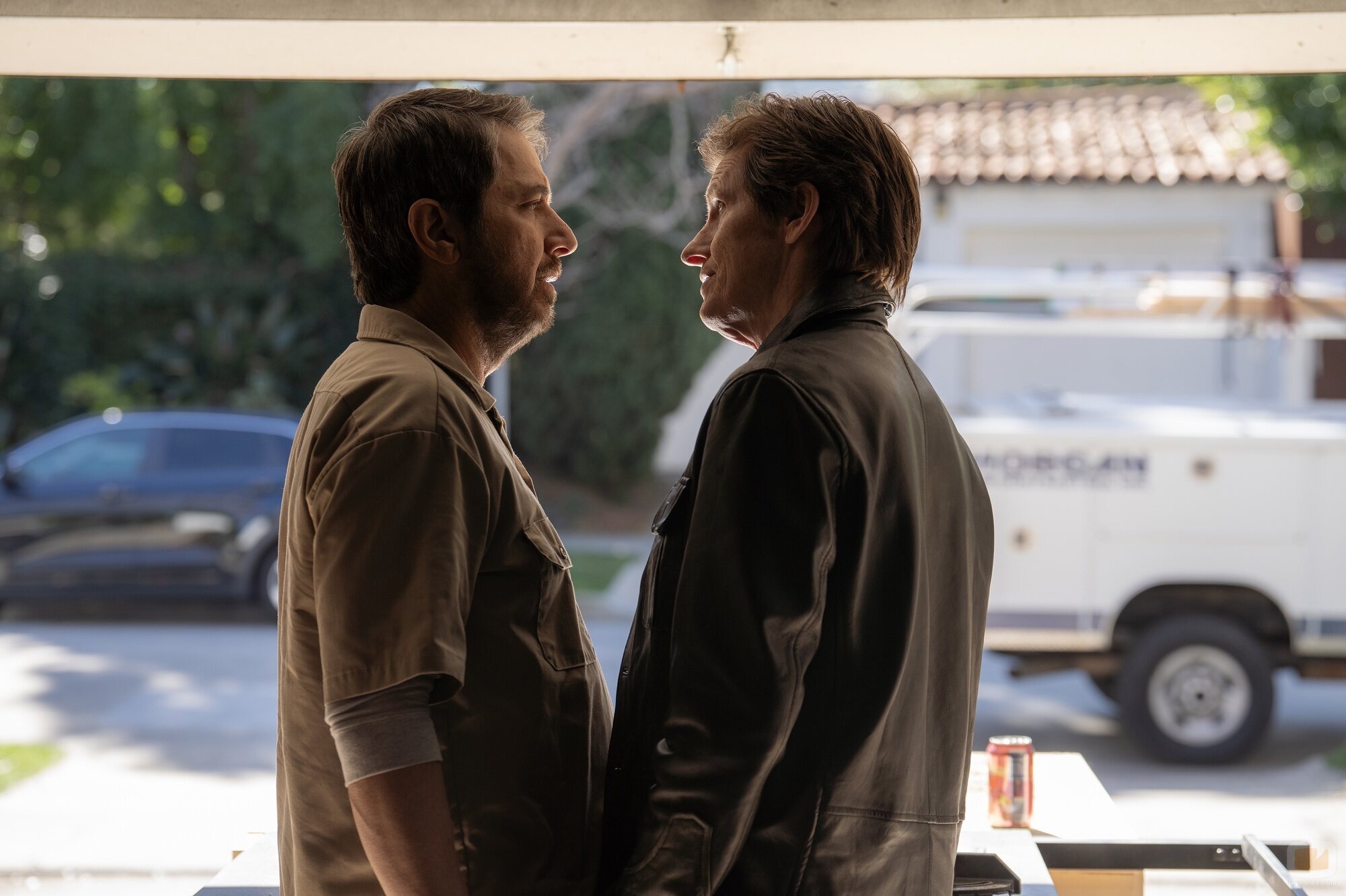 Ray Romano y Denis Leary en el 1x01 de 'No Good Deed'