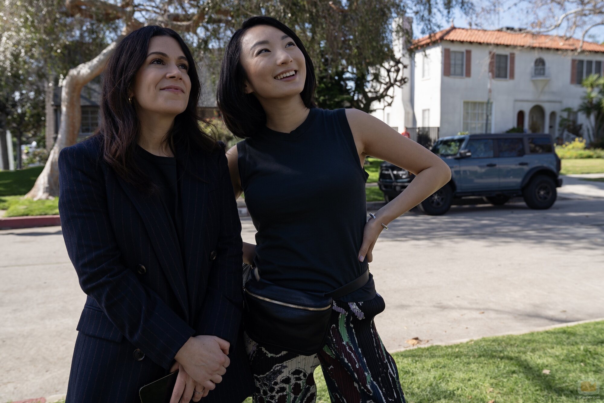 Abbi Jacobson y Poppy Liu en el 1x01 de 'No Good Deed'